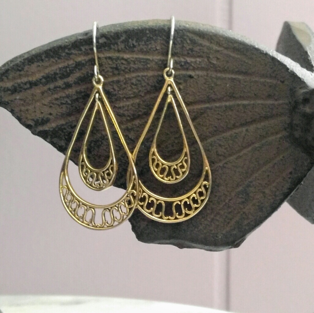 Teardrop shaped gold earrings